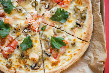 pizza with ham and cheese