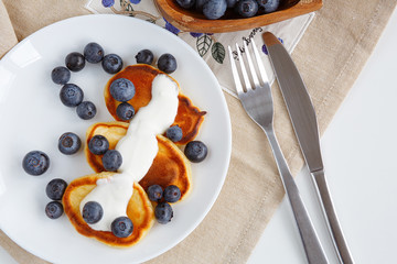 pancakes with blueberries and white cream