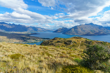 hiking the queenstown hill walkway, lake waktipu, new zealand 11