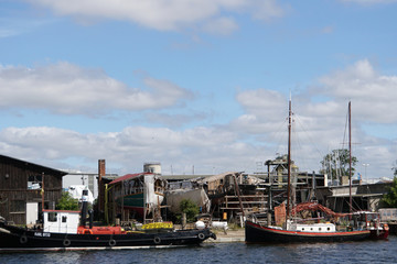 Obraz premium ausgemusterte Segelschiffe im Museumshafen am Ryck