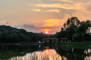 Obraz premium Sunset landscape of Jingyuetan National Forest Park, Changchun, China 