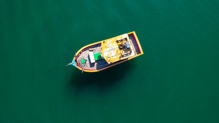 Fototapeta na wymiar Barco de pesca