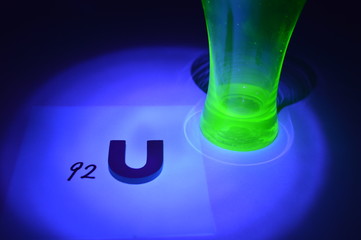 Uranium glass and uranium atomic number under black ligh © Central Photos
