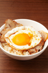 焼豚玉子飯