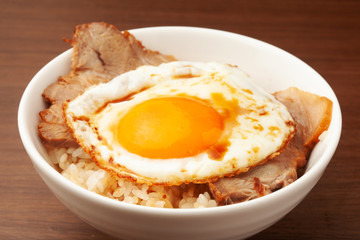 焼豚玉子飯