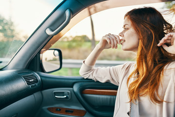 Fototapeta na wymiar young woman driving a car
