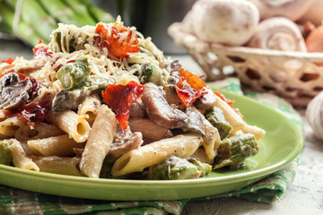 Penne pasta with asparagus and mushroom