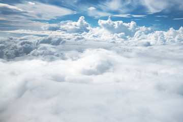 雲の上から見える空の景色