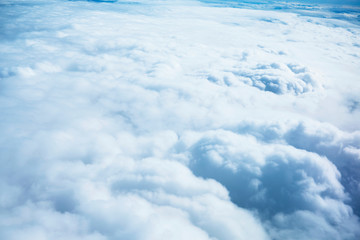 雲の上から見える空の景色