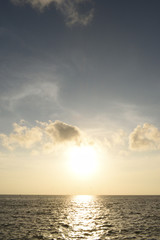 夕暮れ時の空と海