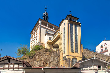 Schlossberg in Karlsbad auf den Felsen