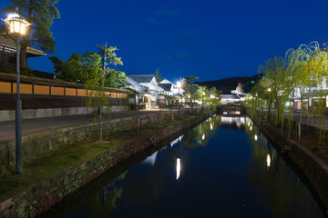 Fototapeta premium 夜の倉敷美観地区