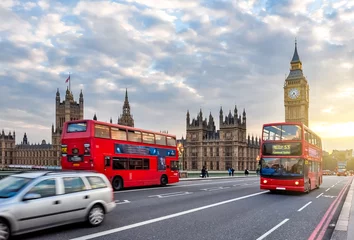 Papier Peint photo Lavable Bus rouge de Londres Chambres du Parlement avec Big Ben et bus à impériale sur le pont de Westminster au coucher du soleil, Londres, Royaume-Uni