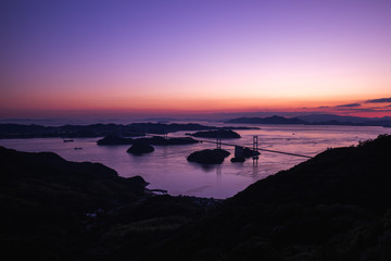 大島亀老山から見た来島海峡大橋（しまなみ海道）