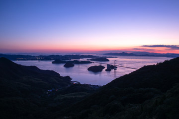 Fototapeta na wymiar 大島亀老山から見た来島海峡大橋（しまなみ海道）