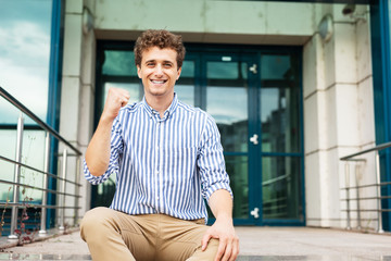 Obraz premium smart men standing in front of a building outside