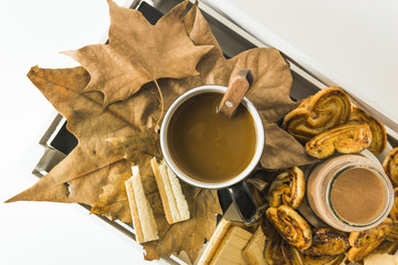 Desserts and beverages on leaves in box