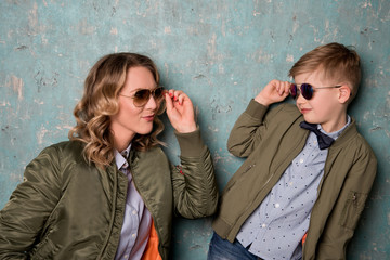 mam und sohn im partnerlook a la topgun