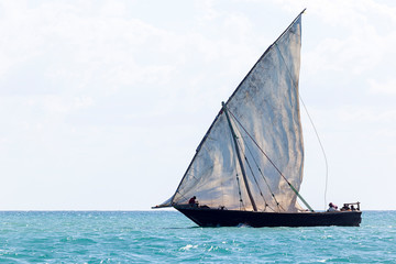 transport dhow seen from a distance showing open ocean and flat horizon - obrazy, fototapety, plakaty