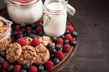 Great idea for dessert made out of oatmel biscuits with fresh bluebarries and raspberries