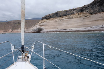 Obraz na płótnie Canvas Shore and sea view from sailboat deck