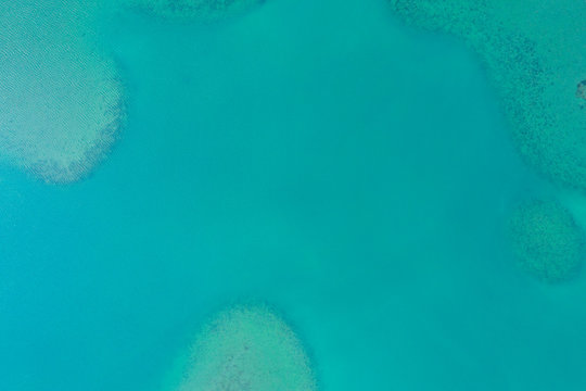 一面に広がる海の航空写真