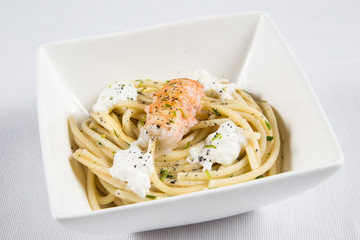 Italian spaghetti with scampi and burrata