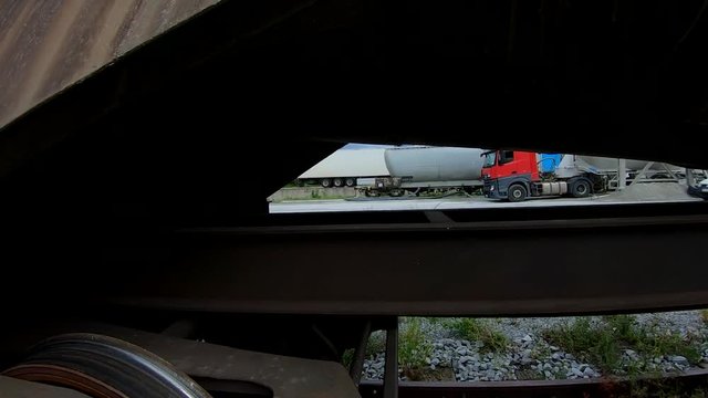 Left side pan under fluid wagon