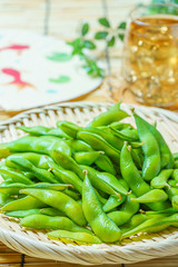 枝豆と冷えたお茶