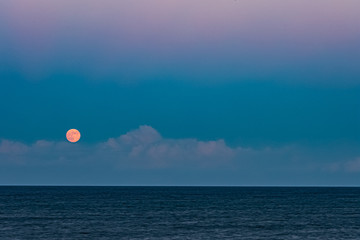 Alba lunare del 17 luglio 2019 vista dalla costa ionica di Riposto