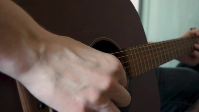 Acustic guitar player - 4k footage