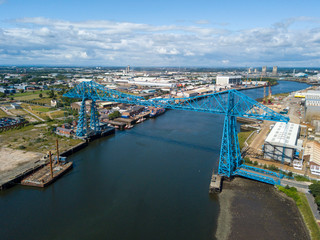 Obraz premium The Tees Transporter Bridge that crosses the river Tees between stockton and Middlesbrough. The bridge is made of steel and over 100 years old