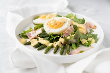 Delicious salad with asparagus