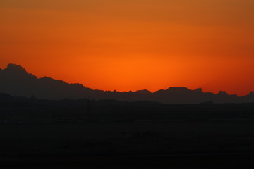 Sonnenuntergang in der Wüste von Ägypten
