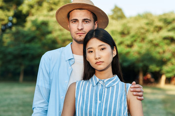 Obraz premium happy young couple in the park