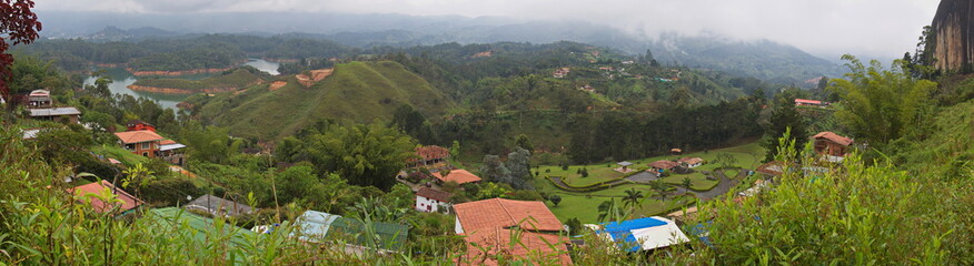 Fototapeta na wymiar Village Piedra El Penol near Guatape in Colombia