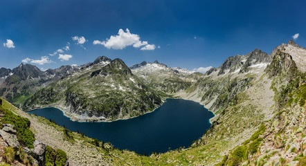 Naklejka na ściany i meble Lac de Cap de Long im Naturreservat Massif du Néouvielle im Nationalpark Pyrenäen