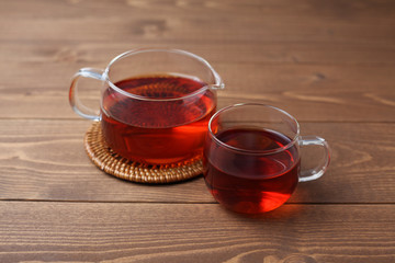 テーブルに置いた 紅茶 ティーカップ 耐熱ガラス