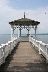 Steg mit Pavillon an der Uferpromenade / Bregenz am Bodensee © tina7si