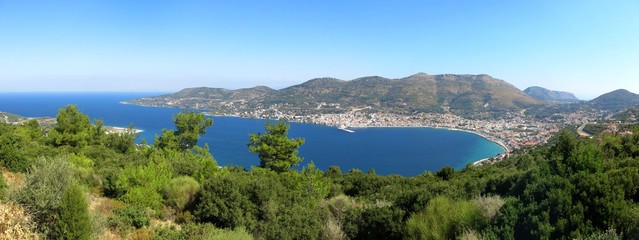 Fototapeta na wymiar View on the capital of Samos island