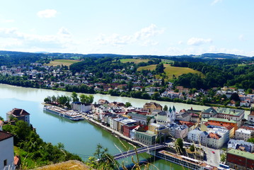 Obraz premium Der Inn mündet in die Donau