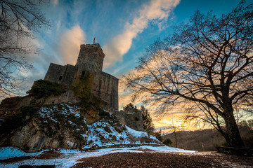 Burg Rötteln Lörrach beim Sonnenuntergang im Herbst von hinten unten im Abendrot HDR high dynamic...