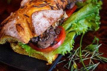 Panino de queso y hongos