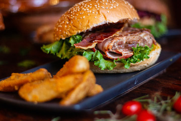 Hamburgesa con papas