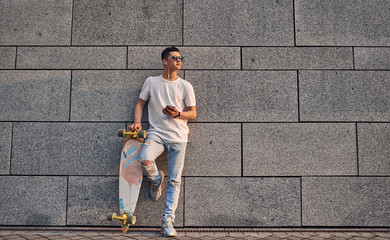 Young guy with longboard © Olena Apetroaiei