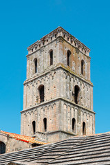 Fototapeta na wymiar Torre de campanario de Iglesia, Arlès, Francia