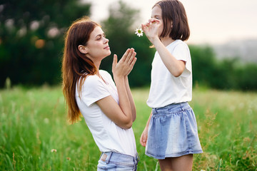 Obraz premium mother and daughter in the park