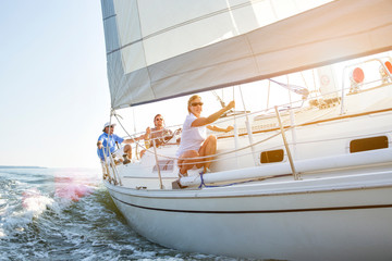 Obraz premium Friends relaxing on private yacht