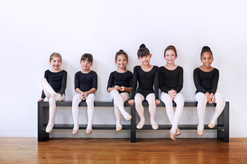 Little ballet dancers (6-7, 8-9) in studio © Cavan for Adobe