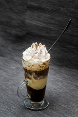 posiłki i napoje w restauracji kawa mrożona